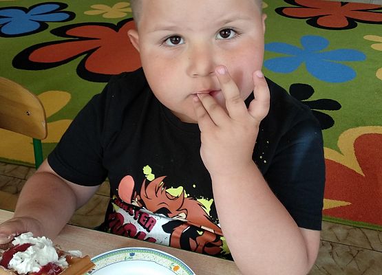 Grafika 5: SŁODKI POCZĘSTUNEK