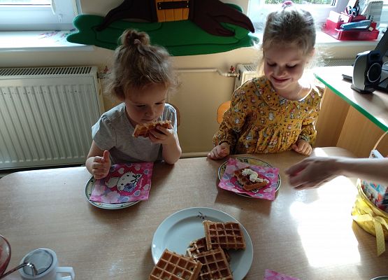 Grafika 8: SŁODKI POCZĘSTUNEK