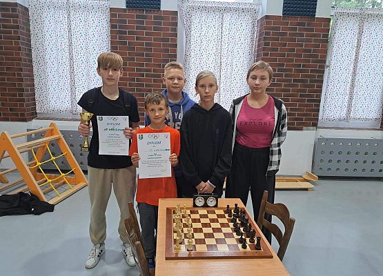 Mistrzostwo powiatu i awans do półfinału wojewódzkiego w szachach drużynowych. grafika