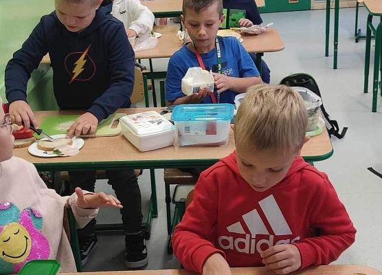 Szkoła gotowania w kl. II grafika