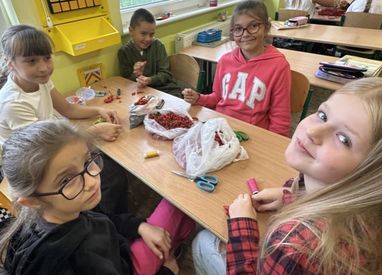 Tworzenie biżuterii w klasie III grafika