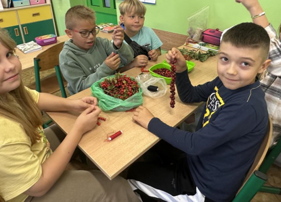 Tworzenie biżuterii w klasie III grafika