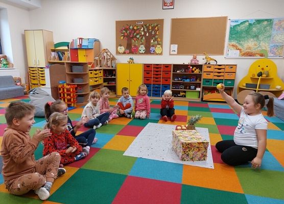 Grafika 6: DARY  JESIENI