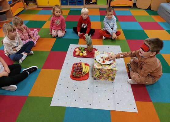 Grafika 8: DARY  JESIENI