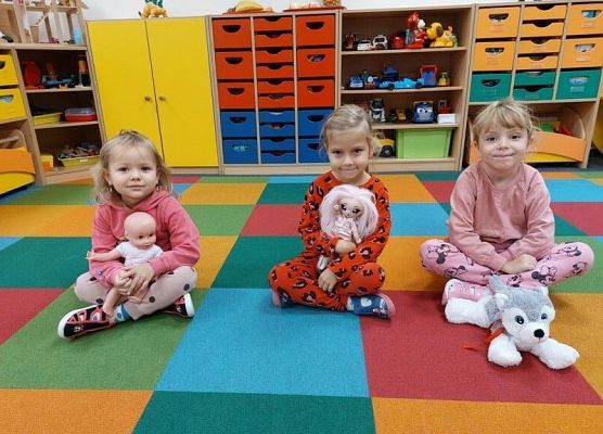 Grafika 2: DZIEŃ ZABAWEK