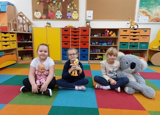 Grafika 1: DZIEŃ ZABAWEK