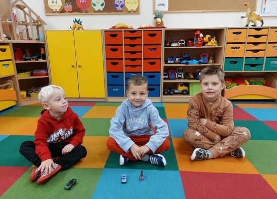 Grafika 3: DZIEŃ ZABAWEK