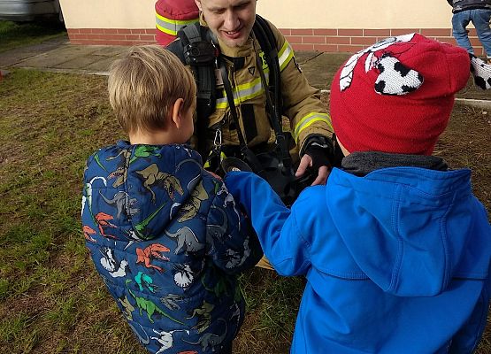 Grafika 15: Z WIZYTĄ U STRAŻAKÓW
