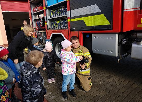 Grafika 23: Z WIZYTĄ U STRAŻAKÓW