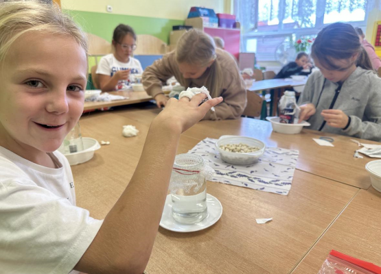 Uczniowie klasy III założyli hodowlę fasoli