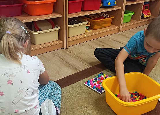 Grafika 2: Ćwiczymy małą motorykę.