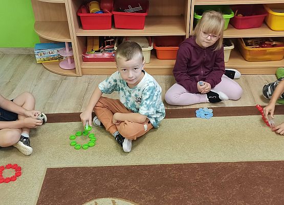 Grafika 3: Ćwiczymy małą motorykę.