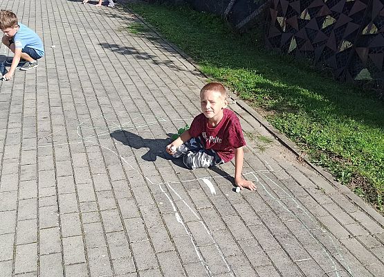 Grafika 14: Ćwiczymy małą motorykę.