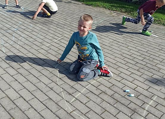 Grafika 15: Ćwiczymy małą motorykę.