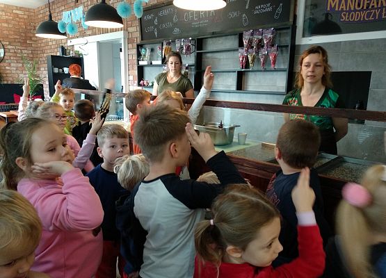 Grafika 2: SŁODKA WYCIECZKA