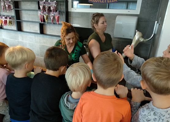 Grafika 3: SŁODKA WYCIECZKA