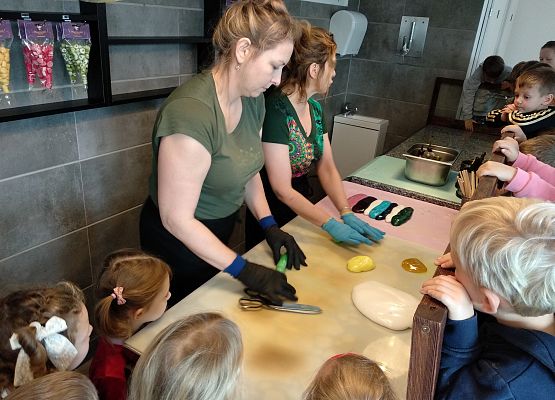 Grafika 4: SŁODKA WYCIECZKA