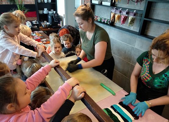 Grafika 5: SŁODKA WYCIECZKA