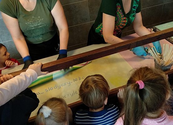 Grafika 8: SŁODKA WYCIECZKA