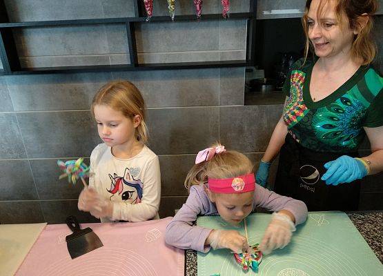 Grafika 12: SŁODKA WYCIECZKA