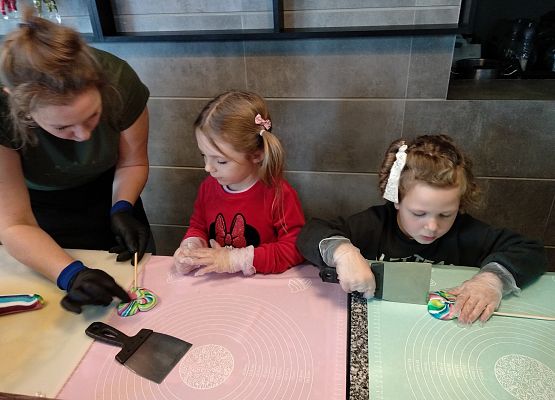 Grafika 1: SŁODKA WYCIECZKA