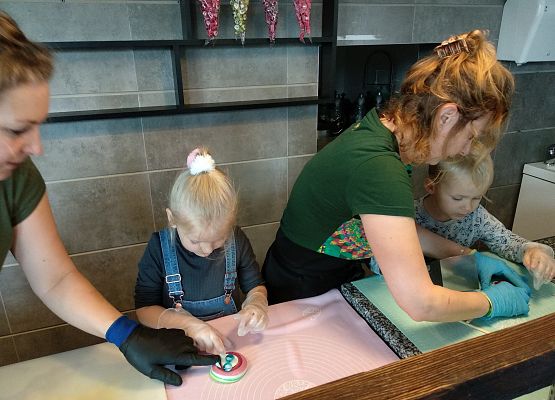 Grafika 22: SŁODKA WYCIECZKA