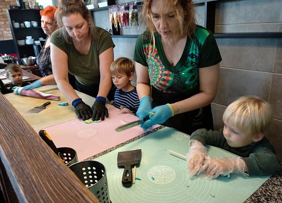 Grafika 24: SŁODKA WYCIECZKA