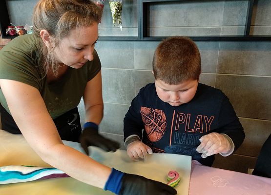 Grafika 25: SŁODKA WYCIECZKA