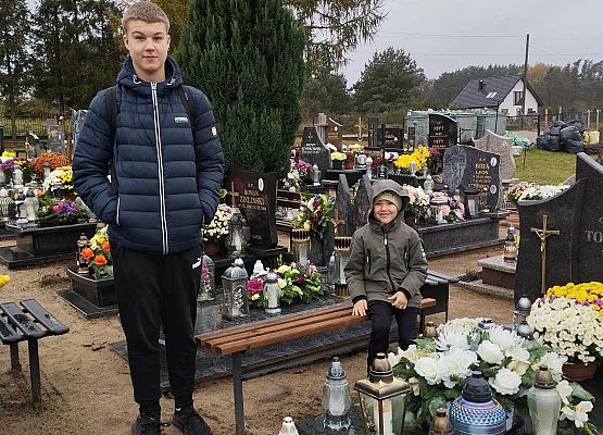 Wyjście na cmentarz.