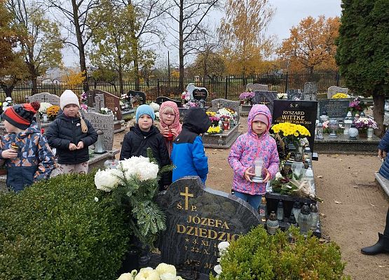 Wyjście na cmentarz.