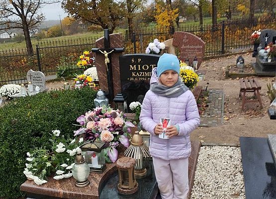 Wyjście na cmentarz.