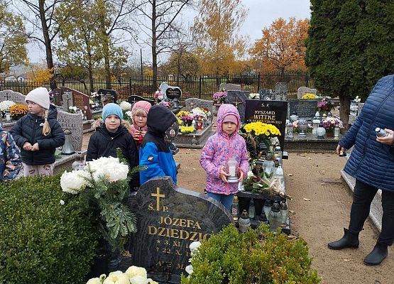 Wyjście na cmentarz.