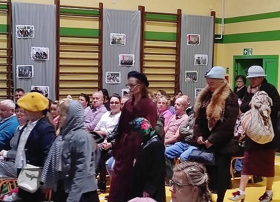 Pokaz programu słowno- muzycznego przygotowanego przez nauczycieli i uczniów naszej szkoły z okazji 20lecia nadania imienia szkole.