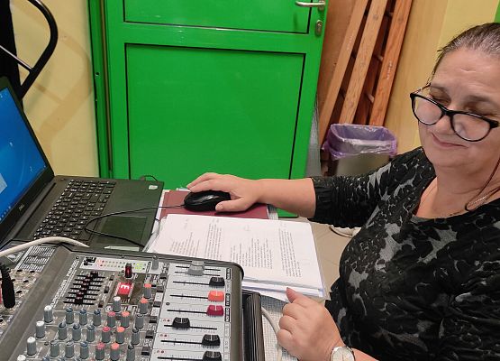 Pokaz programu słowno- muzycznego przygotowanego przez nauczycieli i uczniów naszej szkoły z okazji 20lecia nadania imienia szkole.