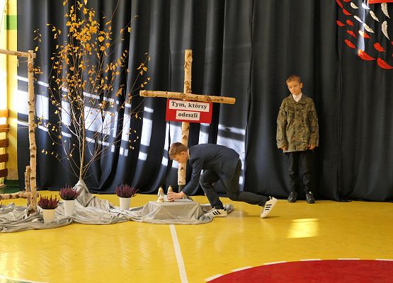 Uroczystości z okazji Dnia Niepodległości w szkole w Garczegorzu.