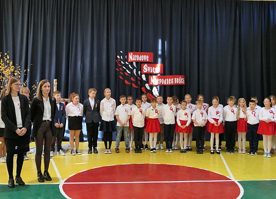 Uroczystości z okazji Dnia Niepodległości w szkole w Garczegorzu.