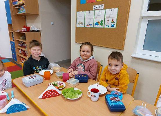 Grafika 3: ZDROWE KANAPKI