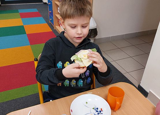 Grafika 18: ZDROWE KANAPKI