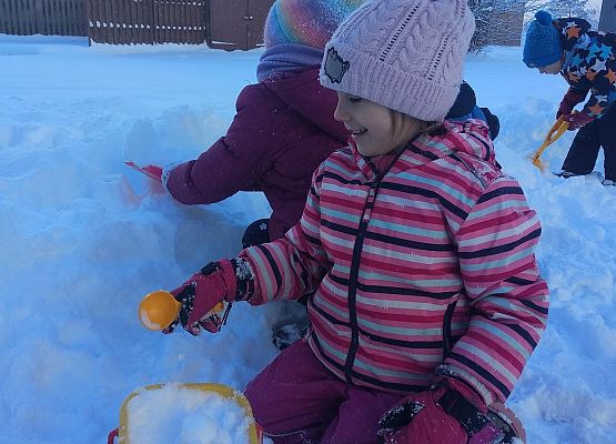 Grafika 3: ZABAWY NA ŚNIEGU