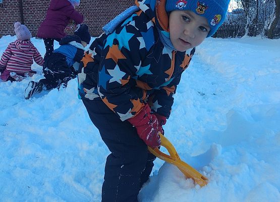 Grafika 4: ZABAWY NA ŚNIEGU