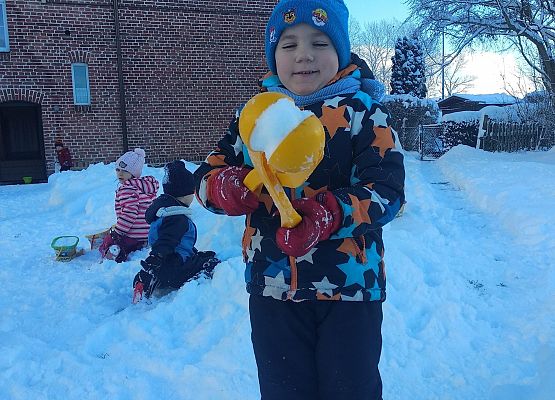 Grafika 5: ZABAWY NA ŚNIEGU