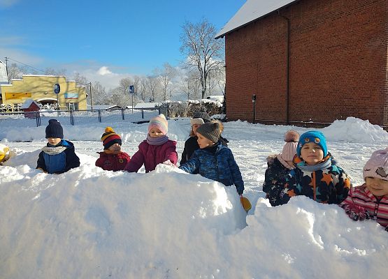 Grafika 7: ZABAWY NA ŚNIEGU