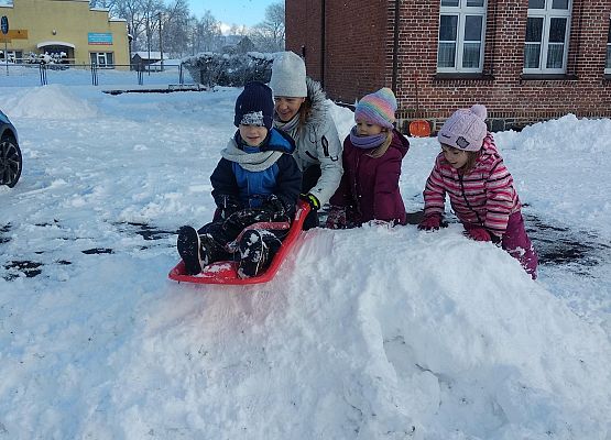 Grafika 20: ZABAWY NA ŚNIEGU
