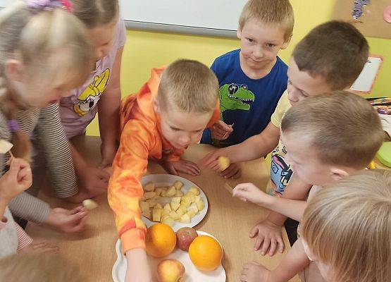 Grafika 2: Jemy owoce i warzywa