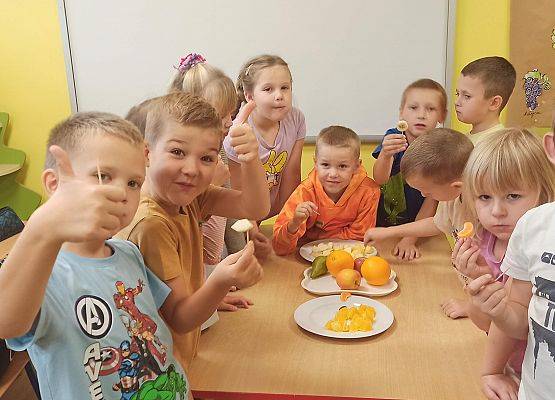 Grafika 4: Jemy owoce i warzywa