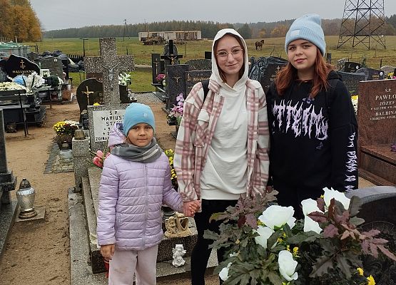 Grafika 8: "Szkoła Pamięta" - odwiedzamy Cmentarz