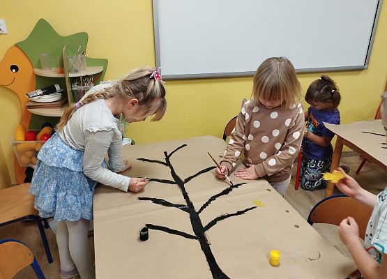 Grafika 5: Jesienne drzewa