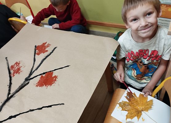 Grafika 7: Jesienne drzewa