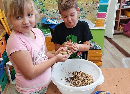 Grafika 3: Pomagamy ptakom przetrwać zimę