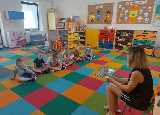 Grafika 1: SPOTKANIA Z KSIĄŻKĄ